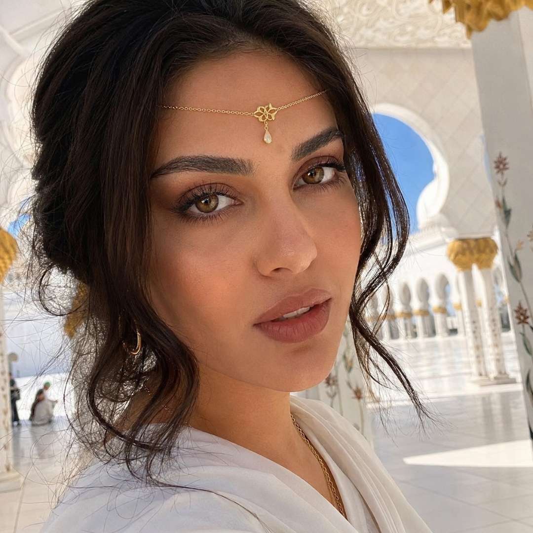 Elegant beauty portrait with natural looking brown contact lenses and soft neutral makeup