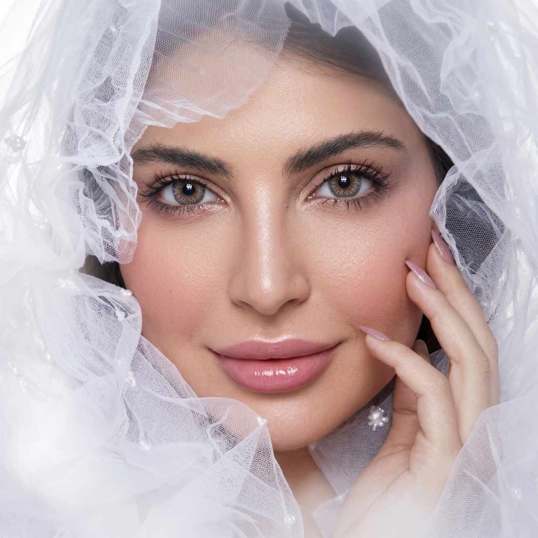 bridge wearing fairy gray contacts